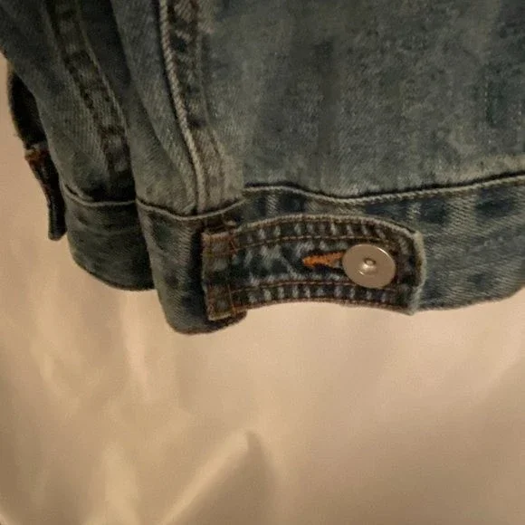Wild Fable Woman's denim jacket metal button - L - Picture 6 of 7